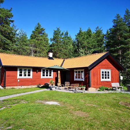 Smedjan Cottage Enköping Eksteriør bilde