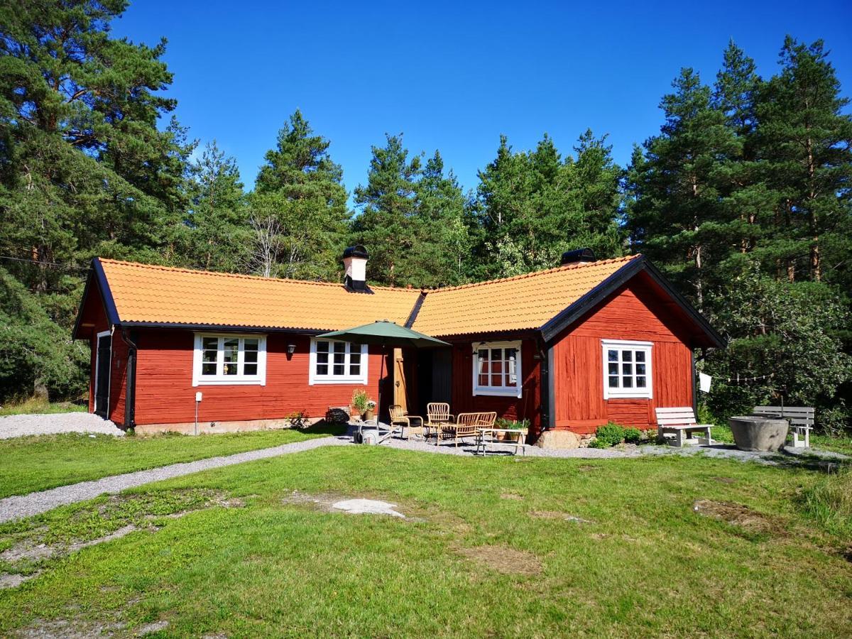Smedjan Cottage Enköping Eksteriør bilde